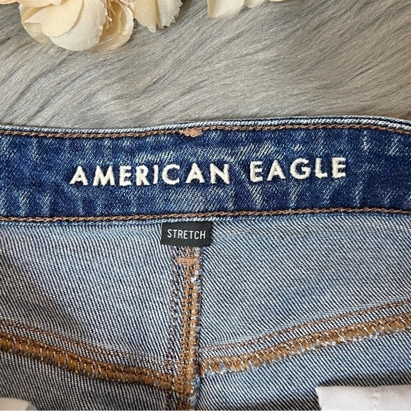 American Eagle V Cross Front Mom Denim Cuffed Women’s Shorts Sz 4 - Picture 3 of 10